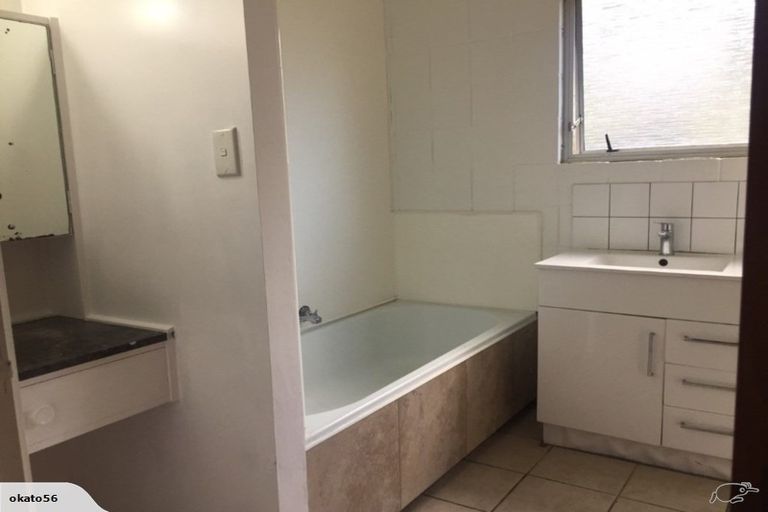 Photo of property in 10 Highlight Parade, Te Atatu South, Auckland, 0610