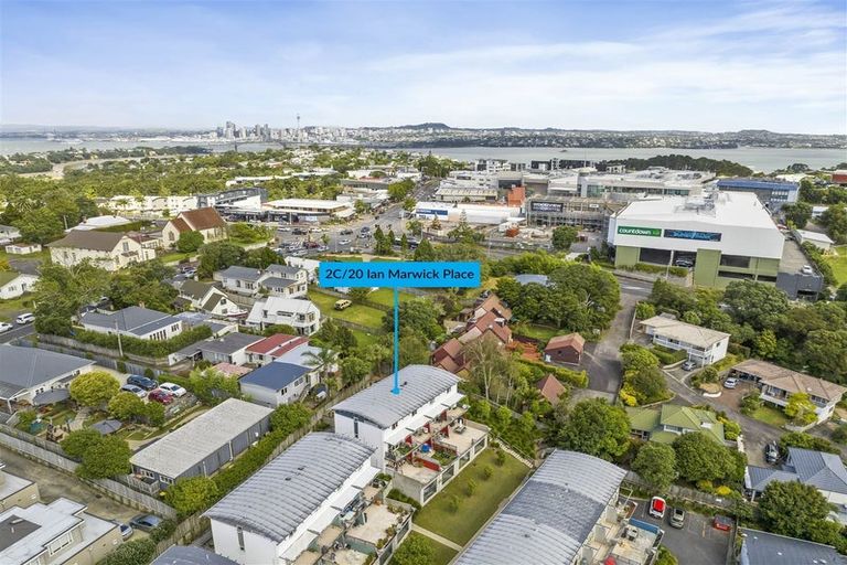 Photo of property in 2c/20 Ian Marwick Place, Birkenhead, Auckland, 0626