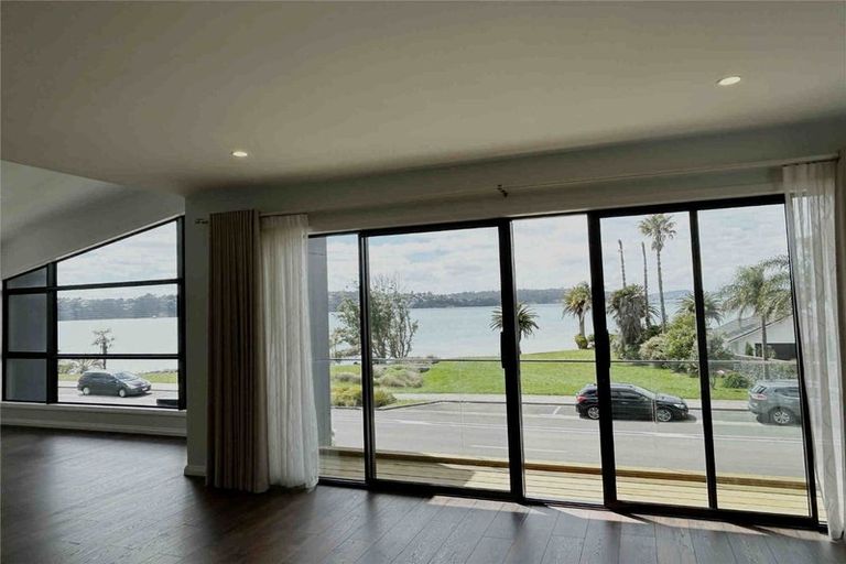Photo of property in 4 Craigs Way, Hobsonville, Auckland, 0616