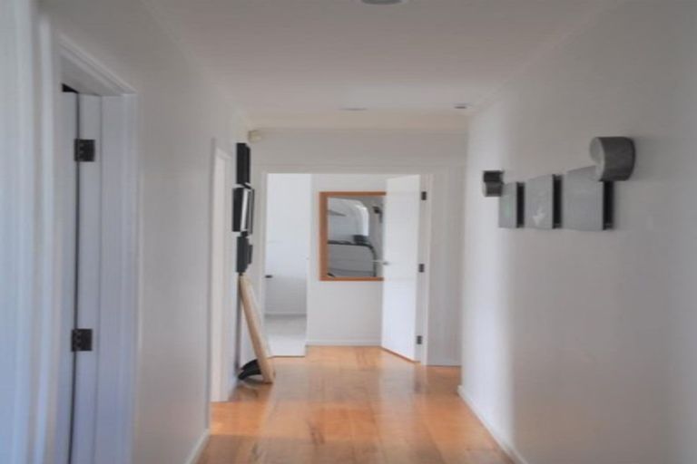 Photo of property in 41 Farquhar Road, Glendene, Auckland, 0602