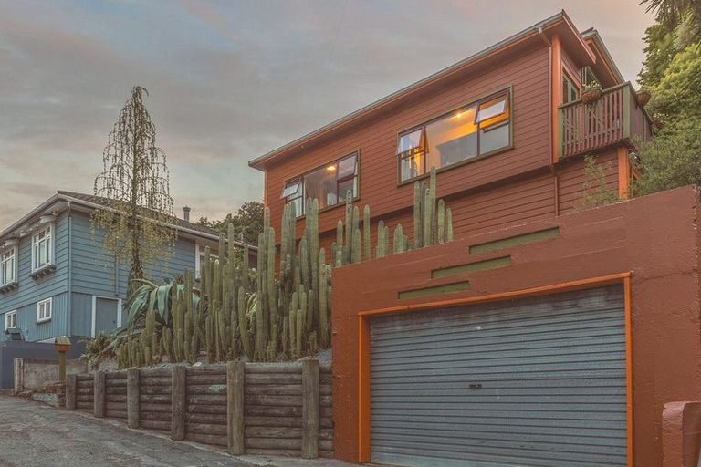 Photo of property in 13 Hawkhurst Road, Lyttelton, 8082