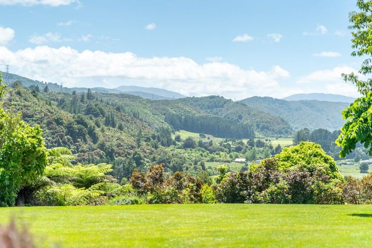 Photo of property in 30 Emerald Hill Drive, Birchville, Upper Hutt, 5018