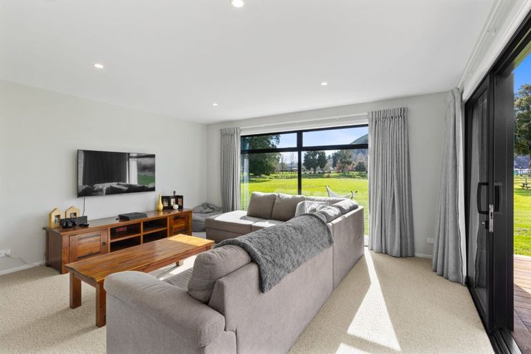 Photo of property in 51 Pigeon Valley Road, Wakefield, 7025