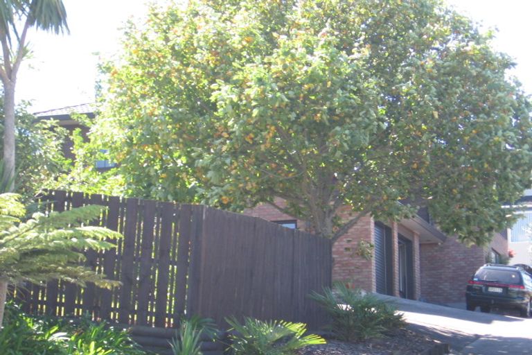 Photo of property in 1/461 Beach Road, Murrays Bay, Auckland, 0630