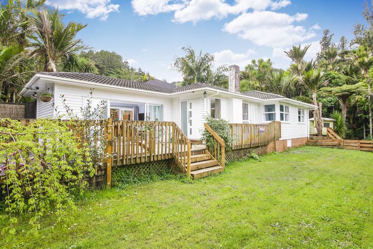 Photo of property in 40 Waima Crescent, Titirangi, Auckland, 0604