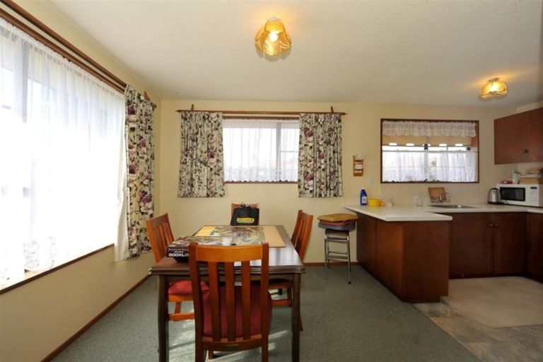 Photo of property in 2/5 Peebles Drive, Hei Hei, Christchurch, 8042