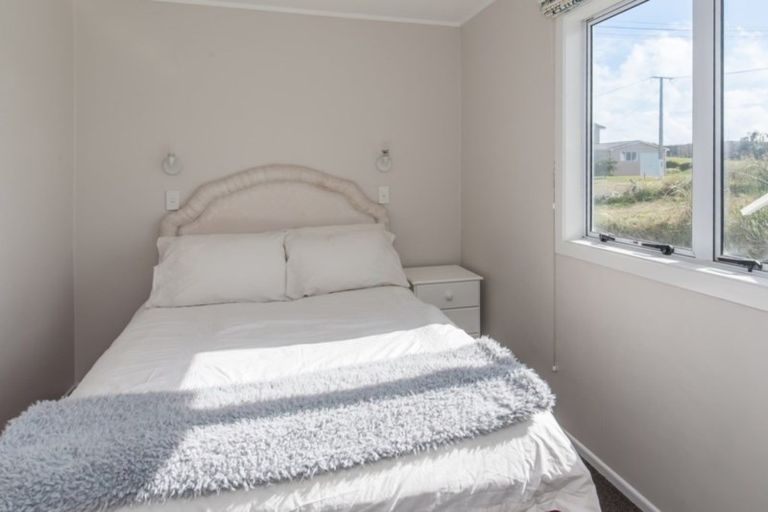 Photo of property in 35 Marine Parade South, Foxton Beach, Foxton, 4815