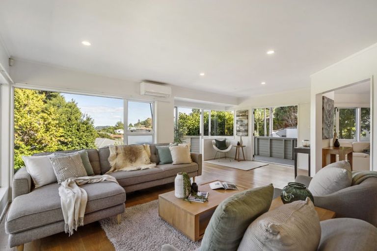 Photo of property in 10 Brunton Place, Glenfield, Auckland, 0629