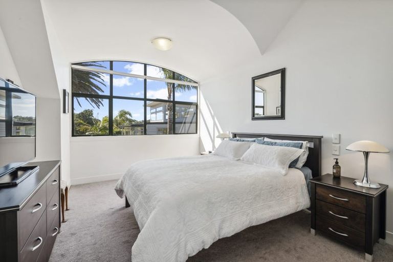 Photo of property in 2/2 The Esplanade, Campbells Bay, Auckland, 0630