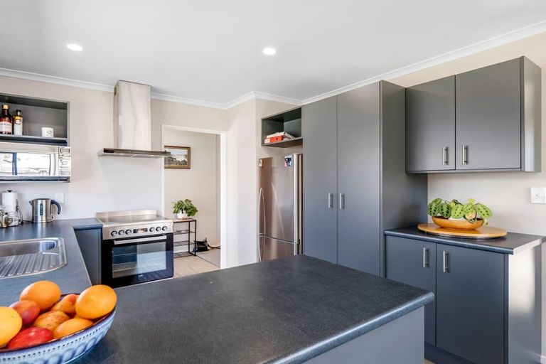 Photo of property in 32 Somerset Crescent, Highbury, Palmerston North, 4412