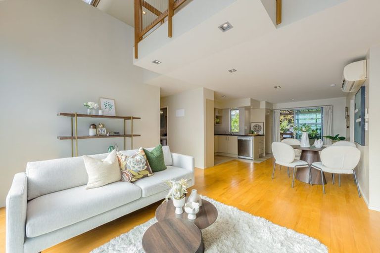 Photo of property in 21a Lyons Avenue, Murrays Bay, Auckland, 0630