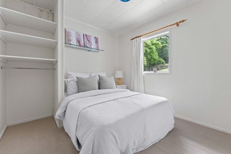 Photo of property in 17 Theban Place, Totara Vale, Auckland, 0629