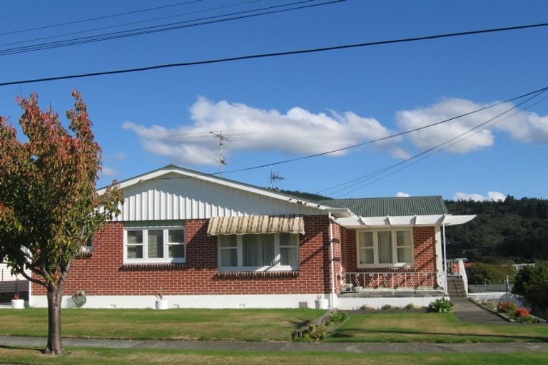 Photo of property in 33 Dowling Grove, Silverstream, Upper Hutt, 5019