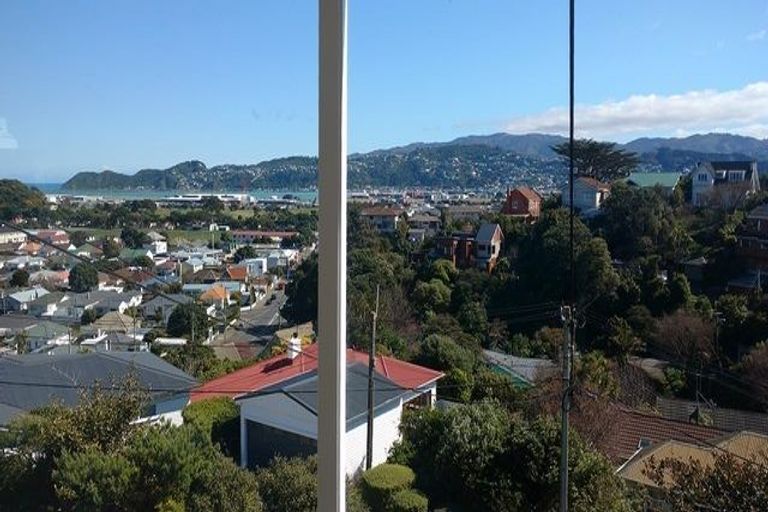 Photo of property in 41 Tio Tio Road, Miramar, Wellington, 6022