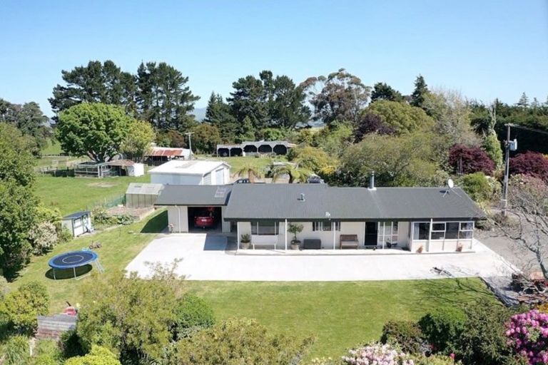 Photo of property in 22 Tiratu Road, Dannevirke, 4976