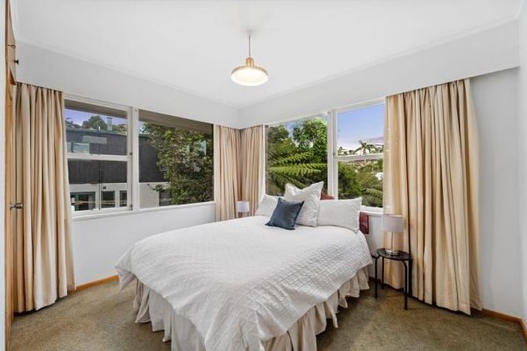 Photo of property in 30 Heathcote Road, Castor Bay, Auckland, 0620