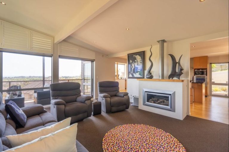 Photo of property in 37a Kotare Street, Waikanae, 5036