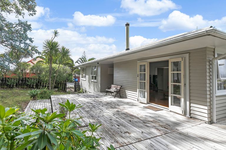 Photo of property in 77 Royal Road, Massey, Auckland, 0614