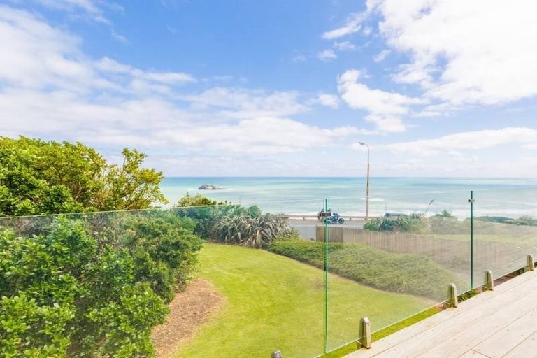 Photo of property in 50 Waitea Road, Muriwai, 0881