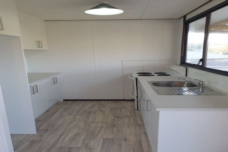 Photo of property in 22 Crosby Road, West Harbour, Auckland, 0618