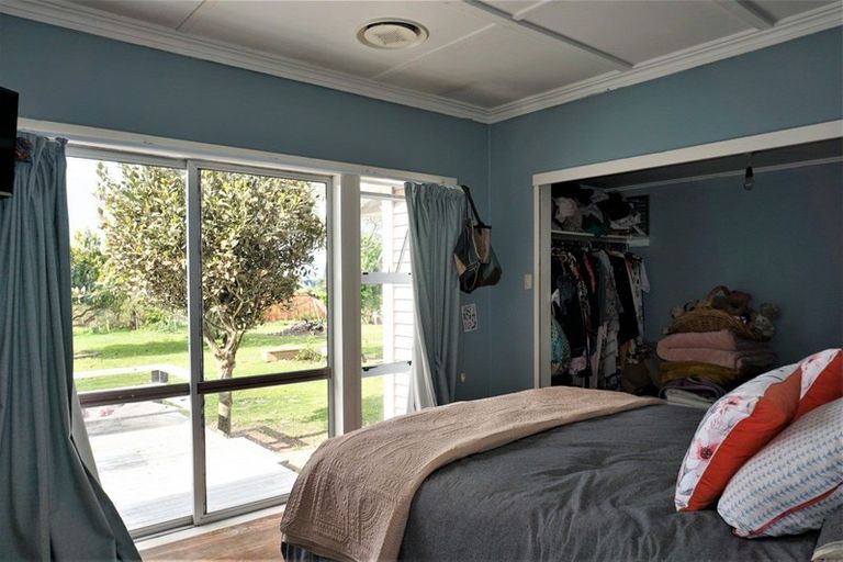 Photo of property in 82 Heatherlea West Road, Levin, 5575