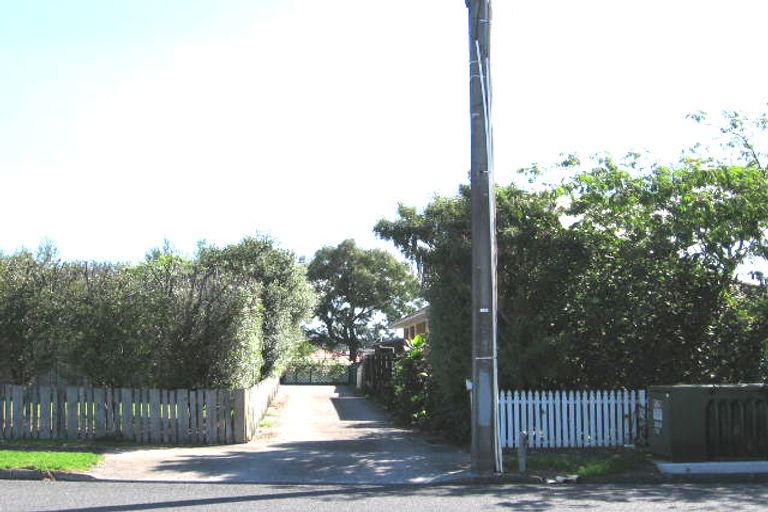 Photo of property in 127 Astley Avenue, New Lynn, Auckland, 0600