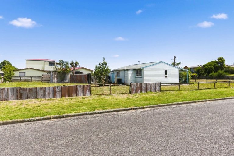 Photo of property in 7 Takitimu Street, Waitarere Beach, Levin, 5510