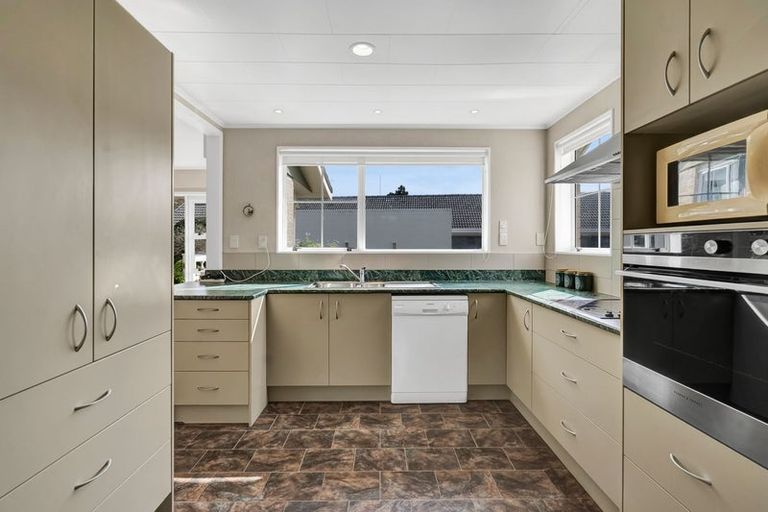 Photo of property in 13 Quin Crescent, Hawera, 4610