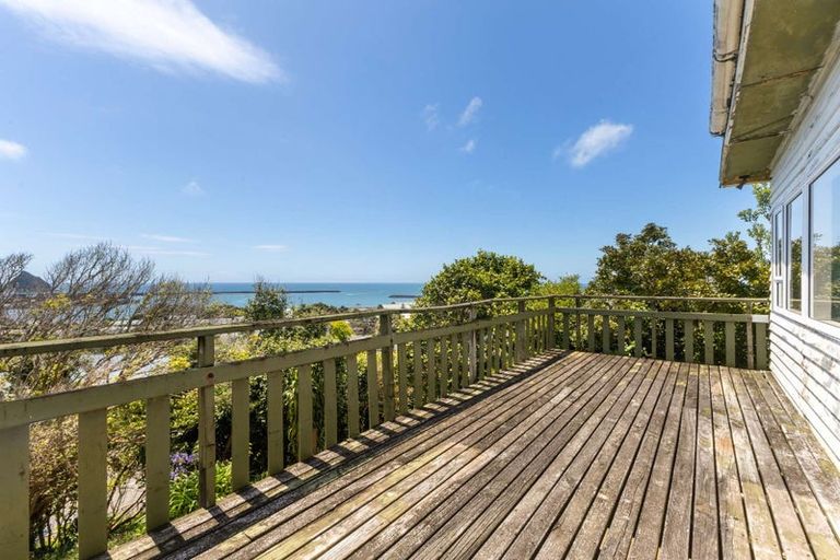 Photo of property in 11 South Road, Moturoa, New Plymouth, 4310