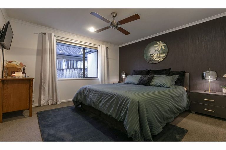 Photo of property in 17 Matija Place, Red Beach, 0932