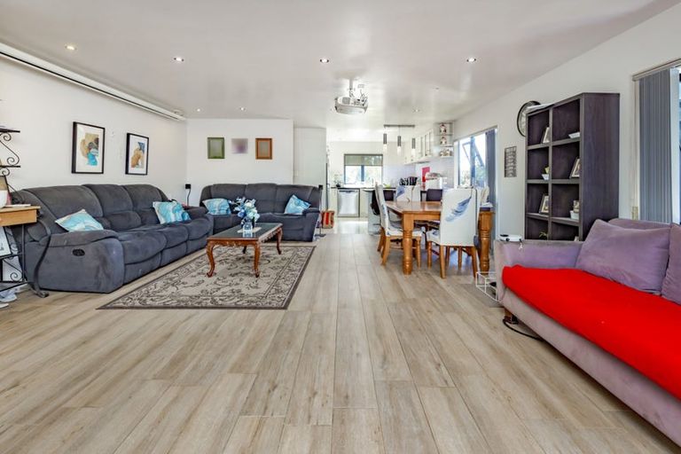 Photo of property in 1/52 Sikkim Crescent, Clover Park, Auckland, 2019