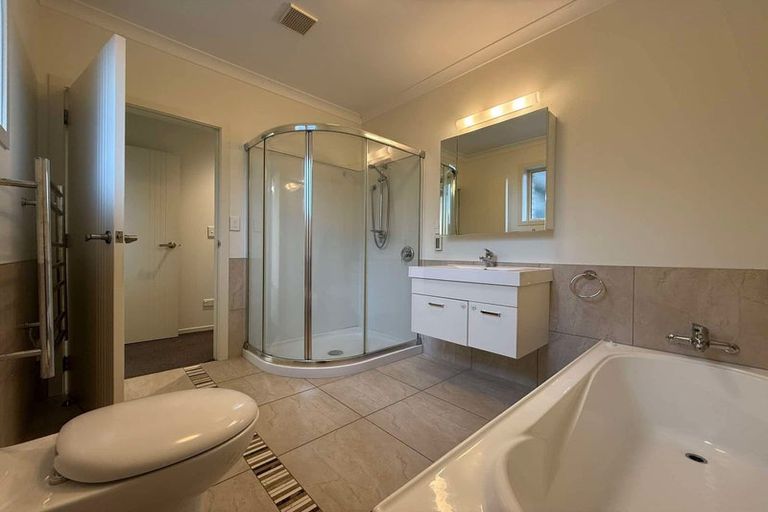 Photo of property in 18 Sinclair Street, Ebdentown, Upper Hutt, 5018