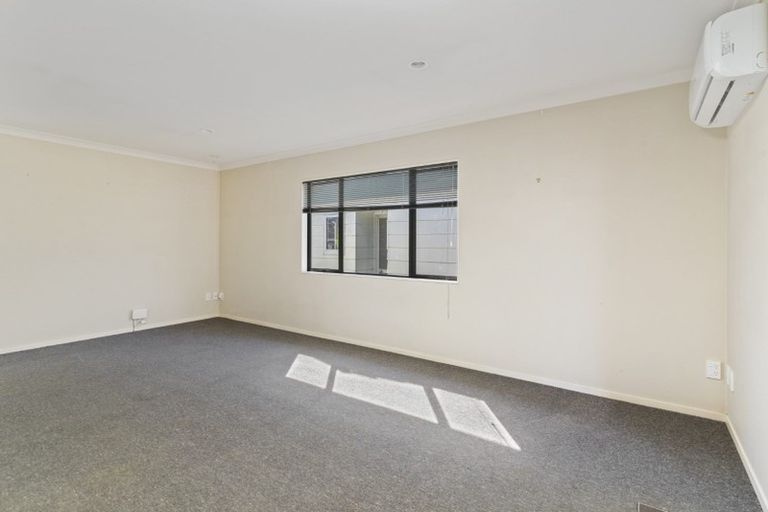 Photo of property in 10 Cedar Heights Avenue, Massey, Auckland, 0614