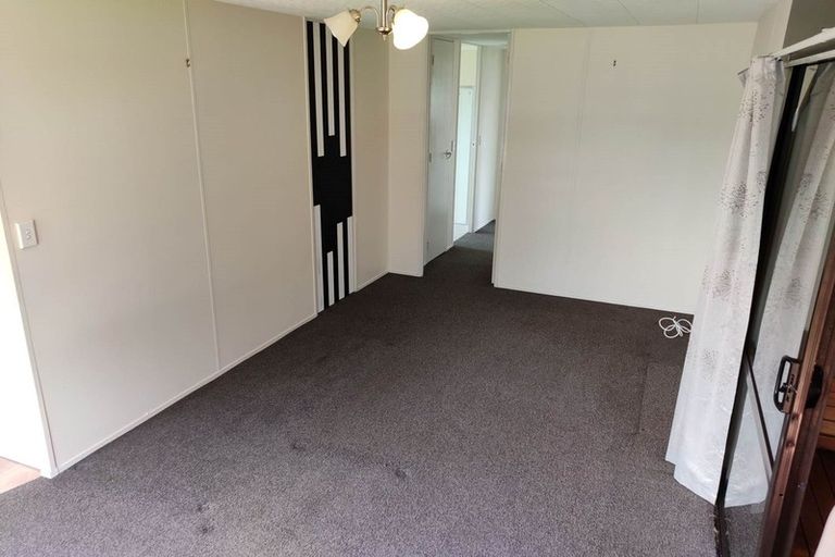 Photo of property in 2/16 Barneys Farm Road, Clendon Park, Auckland, 2103