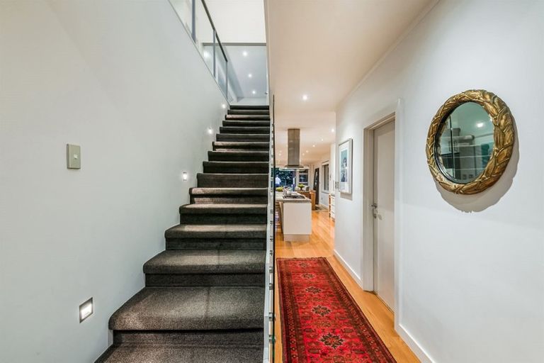 Photo of property in 5 Holiday Road, Milford, Auckland, 0620