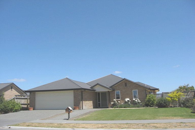Photo of property in 7 Orewa Close, Parklands, Christchurch, 8083