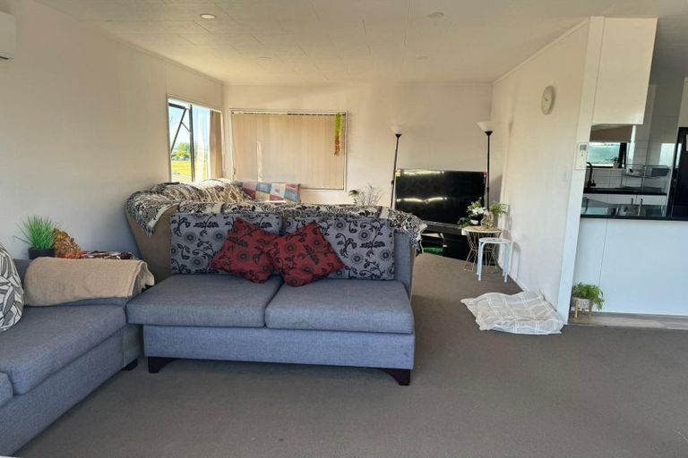 Photo of property in 2/10 Charisma Place, Randwick Park, Auckland, 2105