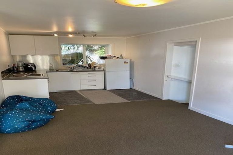 Photo of property in 24 Tiri Tiri Road, Birkdale, Auckland, 0626