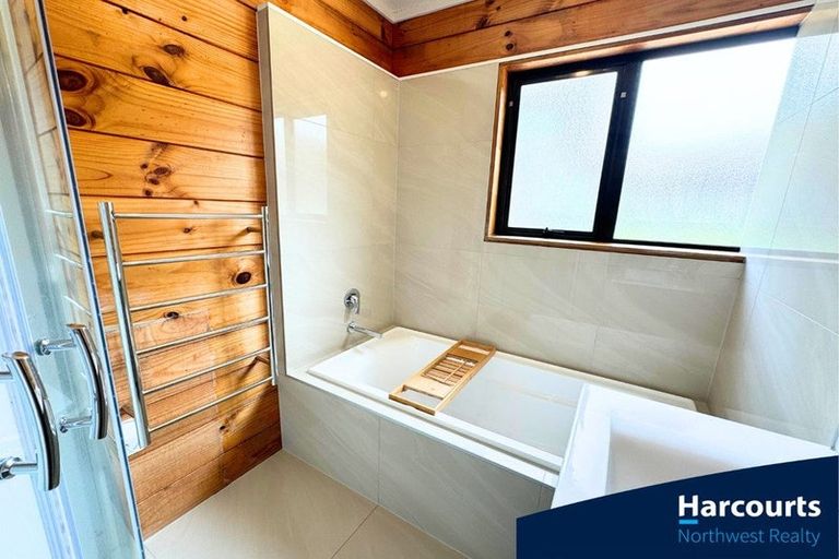 Photo of property in 6a Cambric Place, Botany Downs, Auckland, 2010