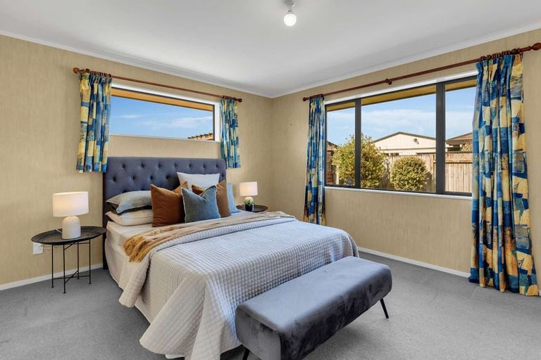 Photo of property in 16 Meridian Grove, Kelvin Grove, Palmerston North, 4414