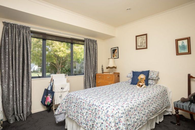 Photo of property in 28 Cowper Side Road, Dannevirke, 4976