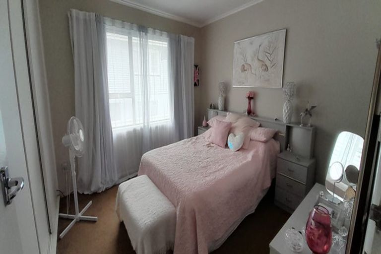 Photo of property in 31 Covil Avenue, Te Atatu South, Auckland, 0610