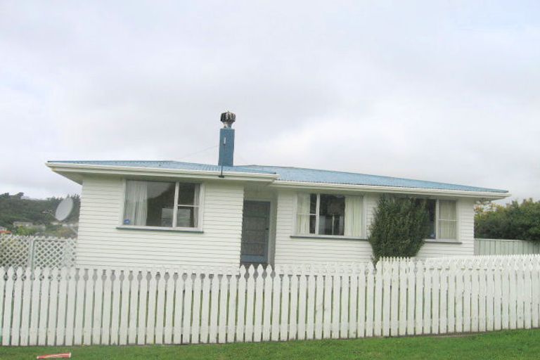 Photo of property in 15 Beauzami Crescent, Ascot Park, Porirua, 5024