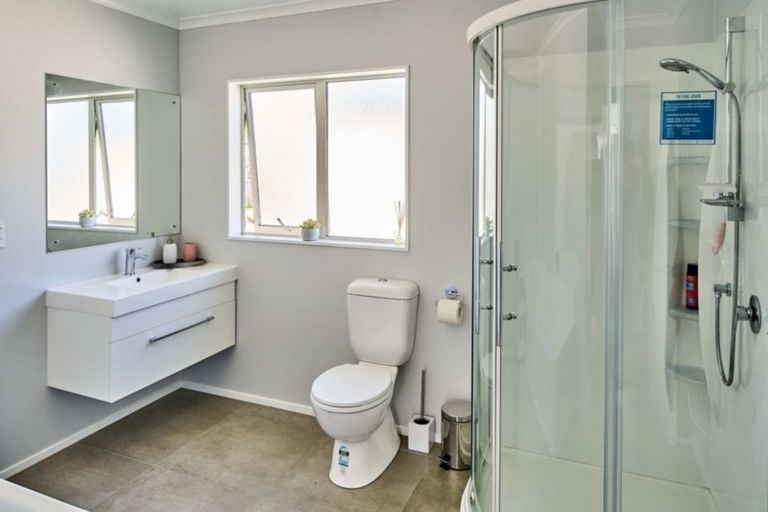 Photo of property in 2b Belize Grove, Grenada Village, Wellington, 6037