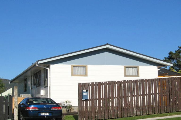 Photo of property in 119 Holborn Drive, Stokes Valley, Lower Hutt, 5019