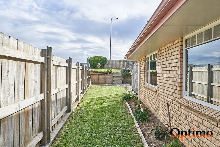 Photo of property in 21 Rothesay Place, Highbury, Palmerston North, 4412