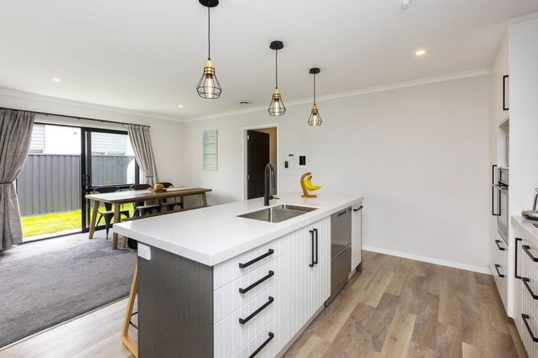 Photo of property in 11 Pattullo Crescent, Wallaceville, Upper Hutt, 5018