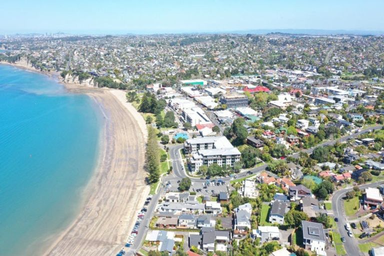 Photo of property in 1/28 Manly Esplanade, Browns Bay, Auckland, 0630