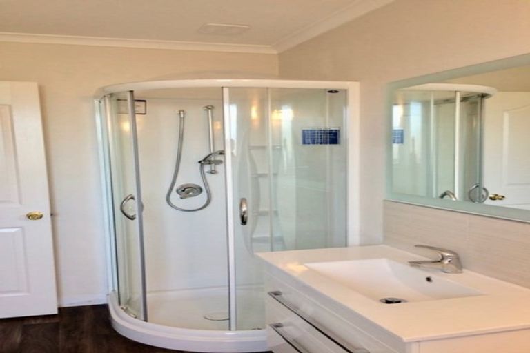 Photo of property in 64a Checketts Avenue, Halswell, Christchurch, 8025