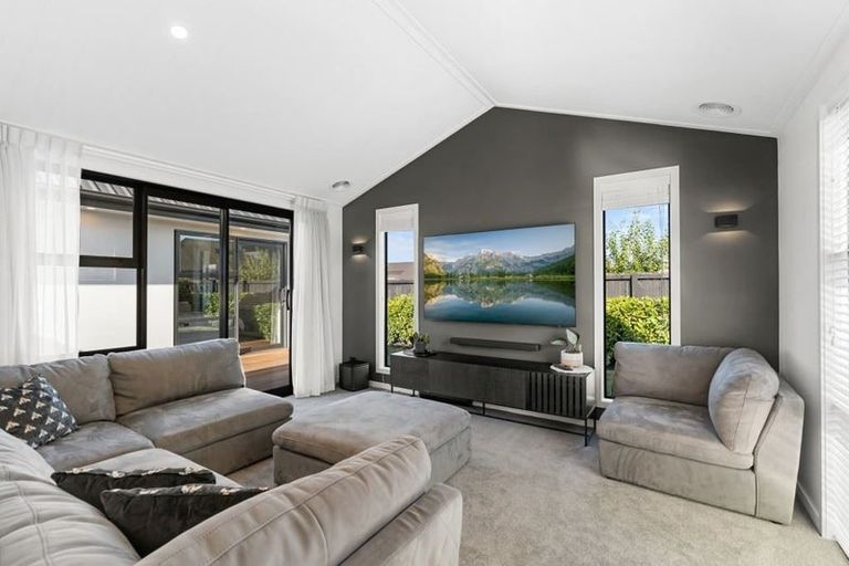 Photo of property in 9 Guardsman Place, Prebbleton, 7604